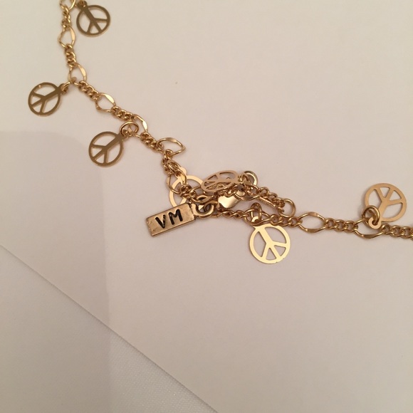 New Vanessa Mooney gold charm peace necklace - Picture 2 of 2